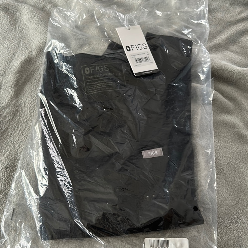 NWT Figs Catarina One Pocket Scrub Top